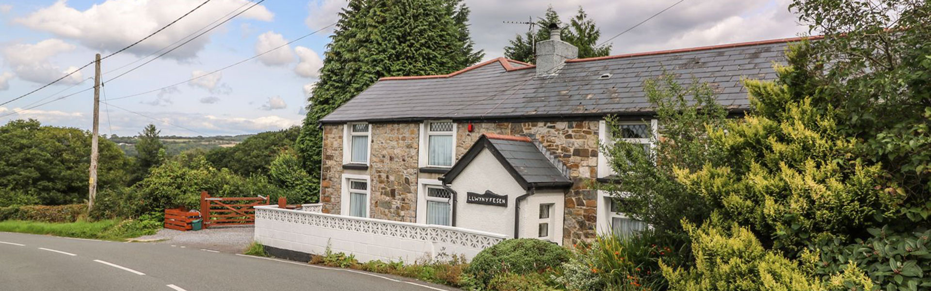 Llwynyfesen Holiday Cottage